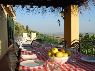 Hillside villa in Tuscany with summer availability